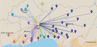 Eine Landkarte von Westafrika, die ein zentrales Netzwerk-Hub mit verschiedenen Städten in der Region durch strahlenförmige, farbige Verbindungslinien darstellt.