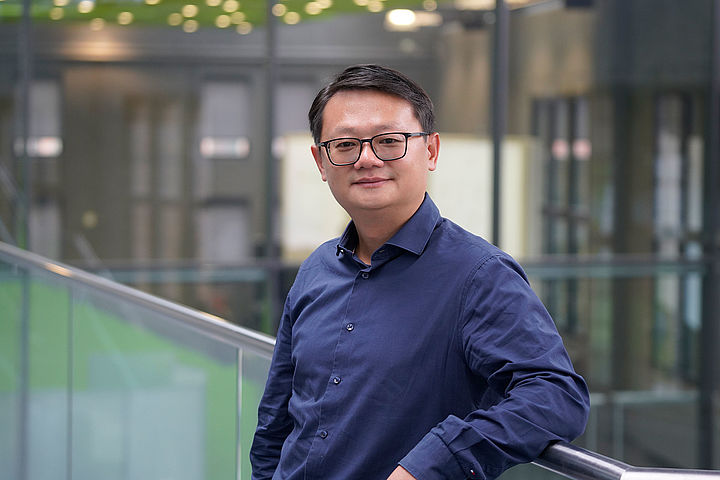 DSC5457 blog Prof. Xiang Liu