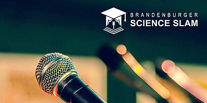 Bild von Mikrofon mit Logo des Brandenburger Science Slams
