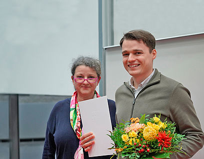 DAAD-Preis-Gewinner Yan Bulatov und Prof. Janett Mohnke bei der Auszeichnung im Audimax der TH Wildau