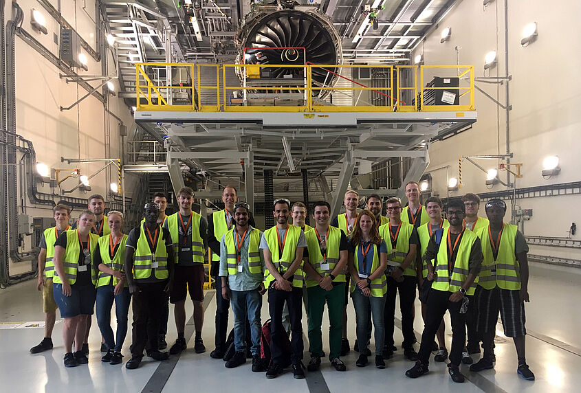 180612 RR Gruppenbild Besucherteam Wildau bei RollsRoyce