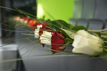 AG Veranstaltungen Rosen auf Tischen im Audimax