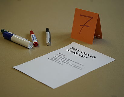 Zettel mit der Aufschrift Schwächen als Arbeitgeber bei Veranstaltung Wildauer Verwaltungstag