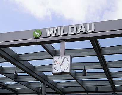 Blick auf die Uhr am S-Bahnhof in Wildau