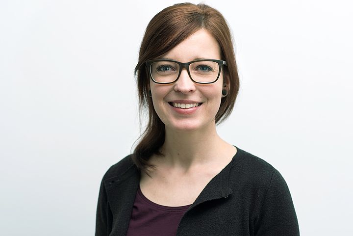 Desiree Grienitz ist seit November 2020 für die Schülerlabore verantwortlich.