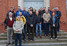 Workshop Tiefes Silizium Aetzen m Dienstag, dem 20. November 2018, fand an der Technischen Hochschule Wildau der 8. Workshop zum Thema „Tiefes Siliziumätzen“ statt. Dabei befassten sich mehr als 20 Wissenschaftler von Forschungsinstituten, Hochschulen und der Halbleiterindustrie aus den Ländern Brandenburg, Berlin, Sachsen und Thüringen in Vorträgen und Diskussionen mit der Herstellung sehr tiefer Strukturen in Siliziumwafern im Bereich von 10 bis 750 Mikrometer.