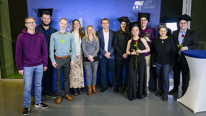 Die Absolventen der Telematik im Jahr 2025 sind als Gruppe zu sehen.