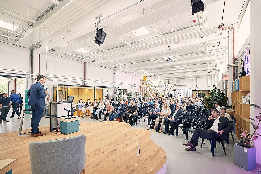 Die Präsenzstelle Luckenwalde gewinnt bei den Triple E Awards 2024. Damit wird das regionale und gesellschaftliche Engagement gewürdigt. Im Bild: Eine der vielen Veranstaltungen in Luckenwalde Die Präsenzstelle Luckenwalde gewinnt bei den Triple E Awards 2024. Damit wird das regionale und gesellschaftliche Engagement gewürdigt. Im Bild: Eine der vielen Veranstaltungen in Luckenwalde