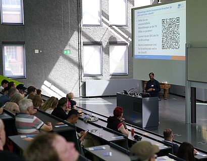 Prof. Rainer Stollhof beim Vortrag auf dem HCD im Audimax