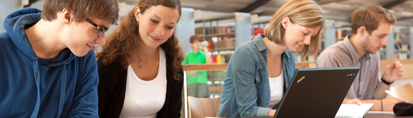 Studenten in der Bibliothek der TH Wildau