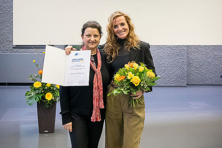 Prof. Janett Mohnke und Prof. Dana Mietzner bei der Preisverleihung