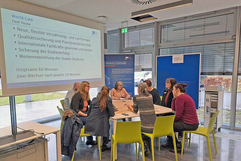 TH Wildau_News_2024_3_6_Netzwerktreffen World Cafe presse Teilnehmende beim Netzwerktreffen-World-Cafe
