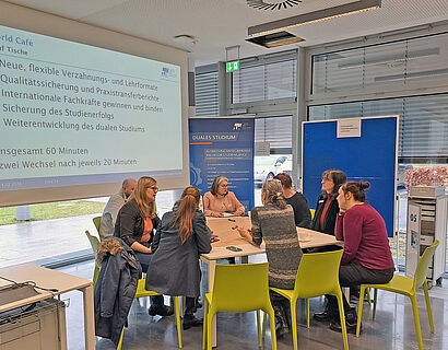 Teilnehmende beim Netzwerktreffen-World-Cafe