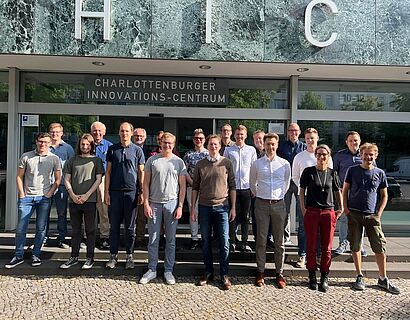 Kursteilnehmer bei der Weiterbildung Flugregelung