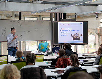 Schülerinnen und Schüler während eines Seminars beim 13. Fachtag Informatik der TH Wildau