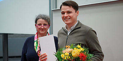 DAAD-Preis-Gewinner Yan Bulatov und Prof. Janett Mohnke bei der feierlichen Urkundenübergabe