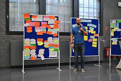 Jan Seitz bei der ZUsammenfassung seines Workshops auf dem 6. Netzwerktreffen Bevölkerungsschutz Brandenburg im September 2024