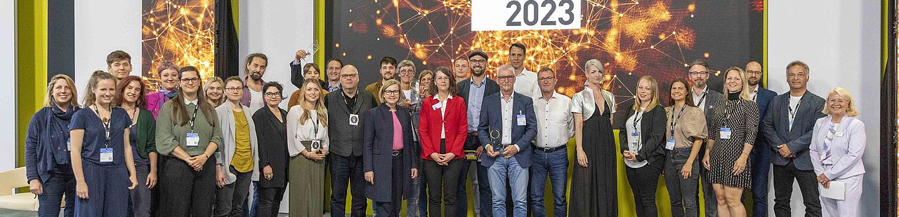 Die glücklichen Gewinner der TH Wildau bei der Preisverleihung des delina Awards auf der Learntec in Karlsruhe