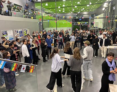 Tanzende Studierende beim Internationalen Nachmittag 2024