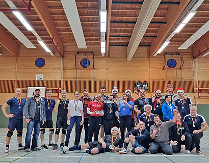 Gruppenbild vom Weihnachtsvolleyballturnier der TH Wildau