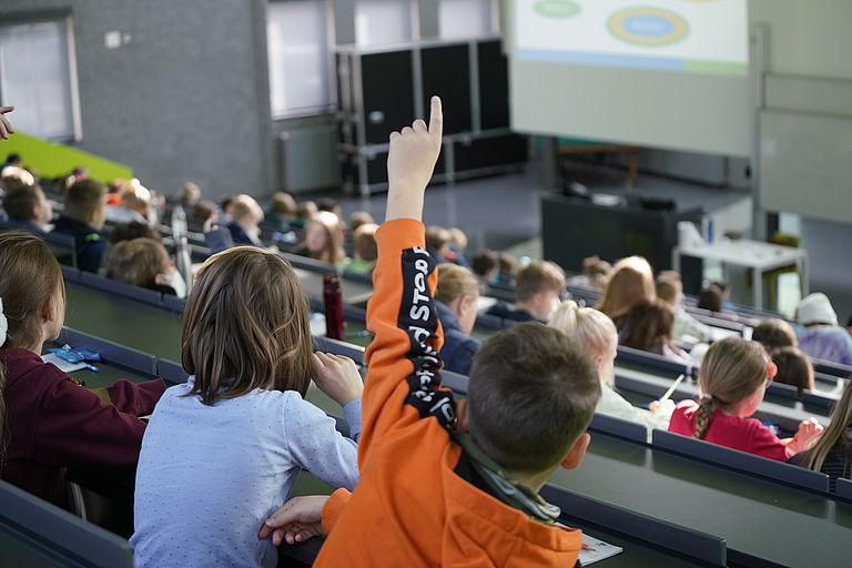 Teilnehmende bei der Kinderuniversität 2022