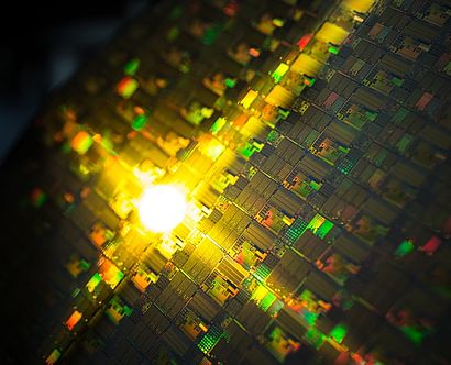 Mikrochips IHP Labore für die Westentasche - wie Mikrochips und Licht Leben retten