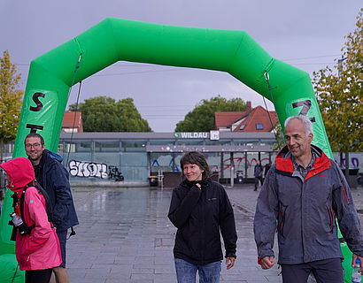 Wander/-innen im Ziel angekommen