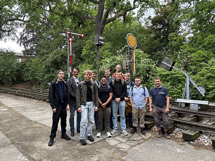 Gruppenfoto bei der Exkursion zum EBuEf der TU-Berlin