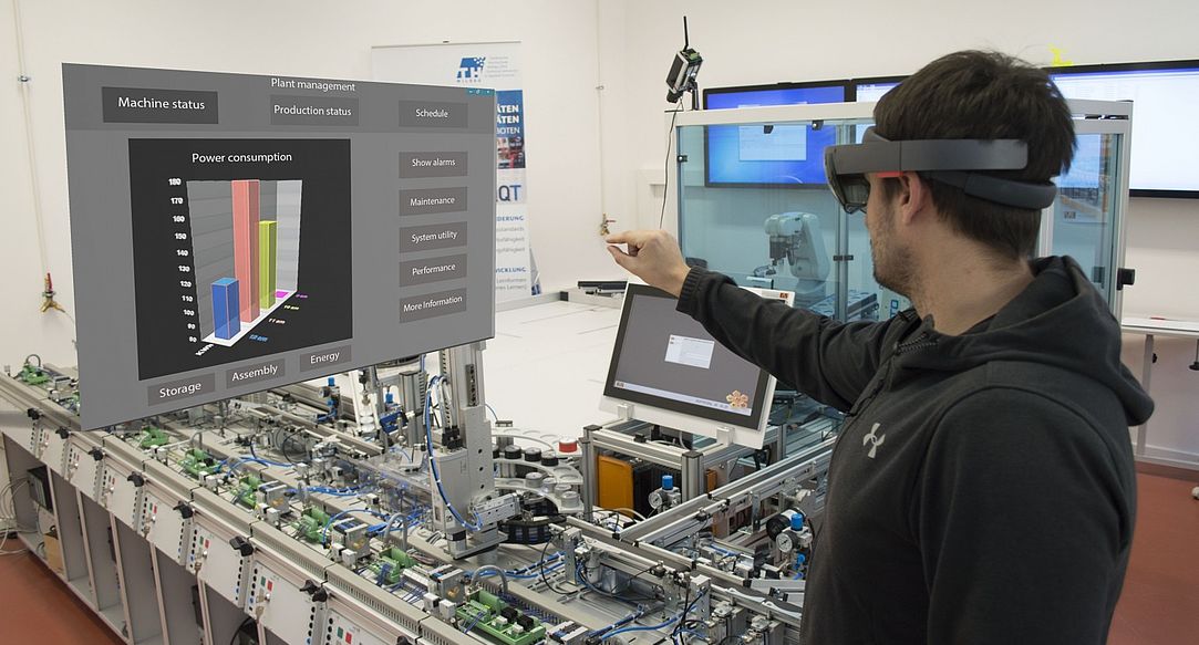 2020 12 08 automatisierungstechnik Studierender in einer der Labore des Studienfaches Automatisierungstechnik der TH Wildau