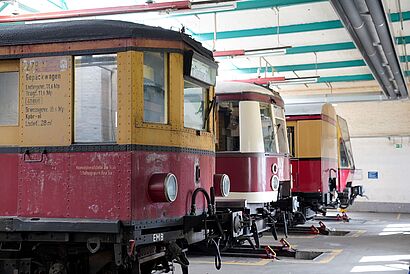 Verschiedene Baureihen historischer S-Bahn-Fahrzeuge des Vereins 