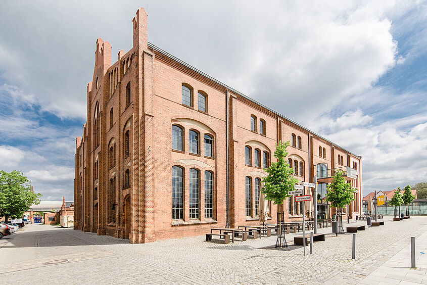 Halle 10 außen Halle 10 außen