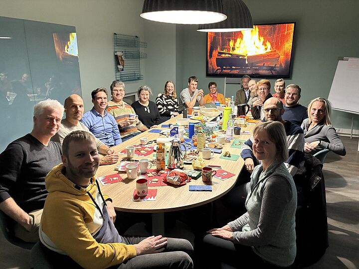 Ein Gruppenfoto der Telematik zur Weihnachtsfeier in der LOK21.