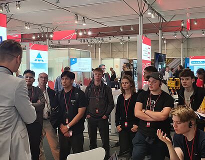 Studentische Exkursion auf die Innotrans - Vortrag zu Fahrgastzählung bei Interautomation