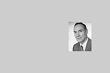 Prof. Peter Gadow Portraitbild eines Mannes auf grauem Hintergrund