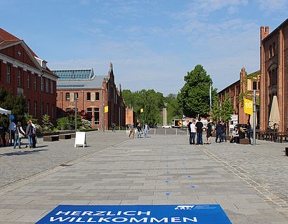 Ludwig-Witthöft-Platz ist der zentrale Campusplatz 