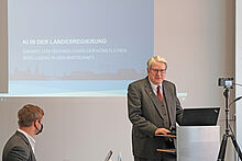 Bild Besuch Steinbach Brandenburgs Wirtschaftsminister Jörg Steinbach beim Besuch an der TH Wildau