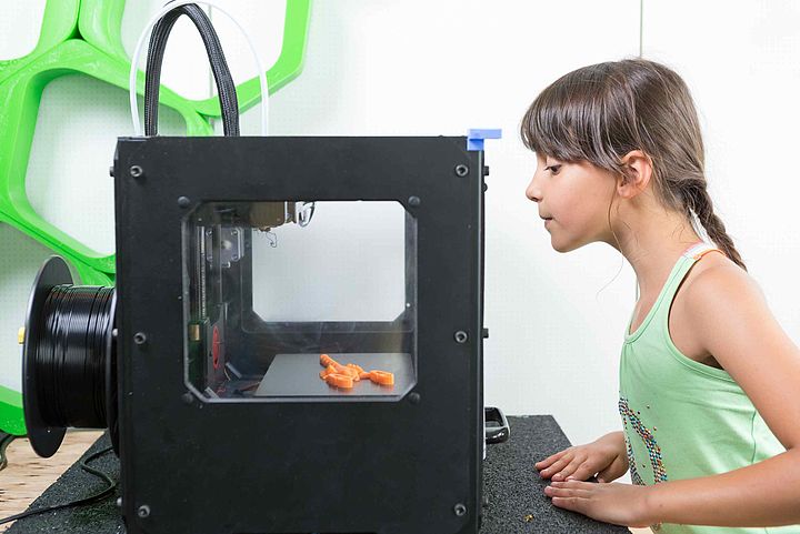 Kind und 3D Drucker makerspace