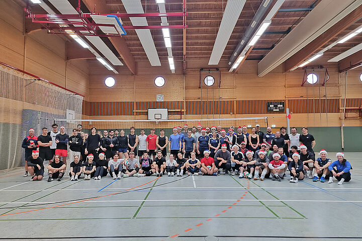 Gruppenbild vom Weihnachtsvolleyballturnier der TH Wildau