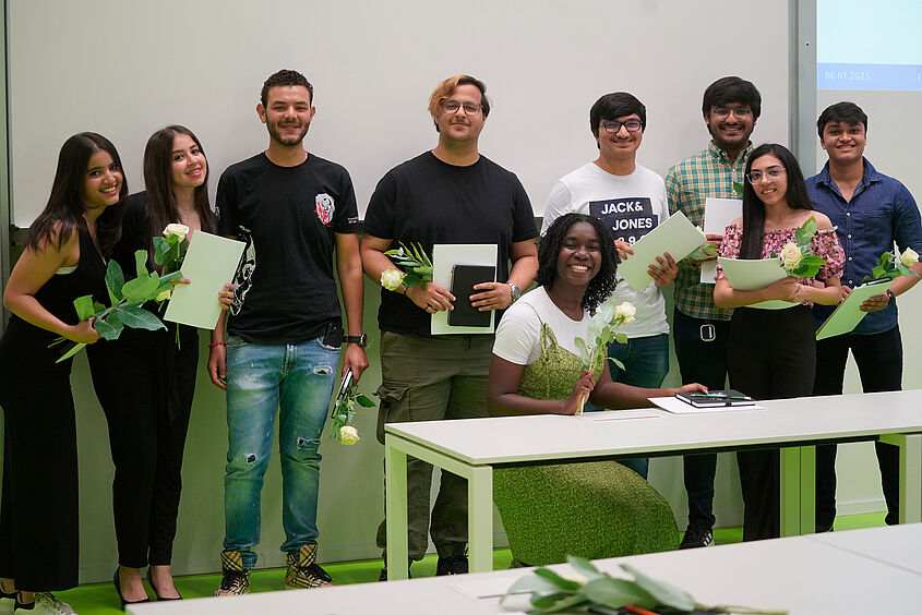 230713 Bild TH News WFY Zeugnisverleihung Vergangene Woche erhielten die Absolventinnen und Absolventen des internationalen Studienvorbereitungsprogramms „Wildau Foundation Year“ der TH Wildau ihre Zeugnisse.