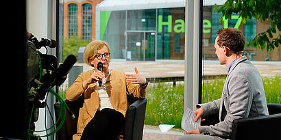Prof. Ulrike Tippe im Interview beim digitalen HIT