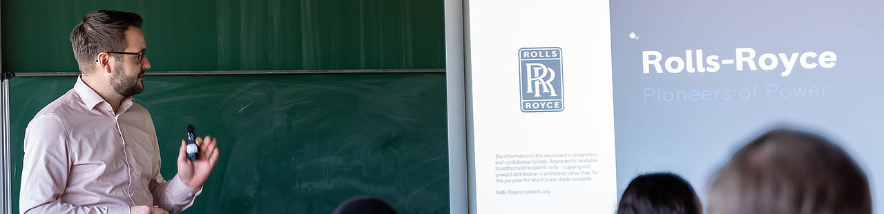 Dozent von Rolls Royce beim Innovation Camp an der TH Wildau