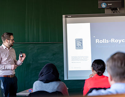 Dozent von Rolls Royce beim Innovation Camp an der TH Wildau