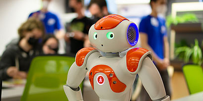Humanoider Roboter im Labor der TH Wildau