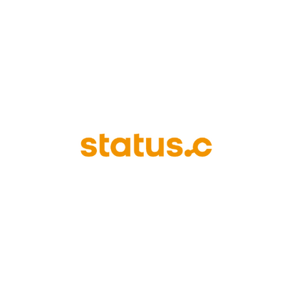 Status C Logo Hier ist das Logo von Status C zu sehen.