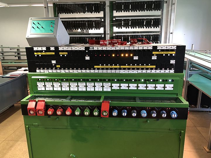 Elektromechanisches Stellwerk (Fahrdienstleiter) (c) Eisenbahnbetriebslabor der TU Dresden