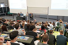 Semester-Eröffnungsveranstaltung Studierende im Audimax der TH Wildau bei der offiziellen Begrüßungsveranstaltung im Wintersemester 2024/2025