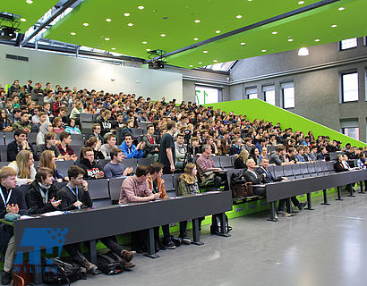 Schülerinnen und Schüler beim 6. Fachtag Informatik an der TH Wildau im Audimax
