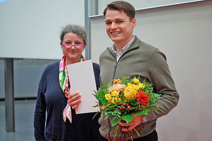 DAAD-Preisträger 2023 Yan Bulatov zusammen mit Laudatorin und Telematik-Professorin Janett Mohnke (TH Wildau)