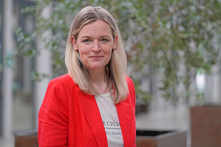 Prof. Verena Klapschus