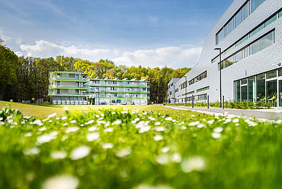 Blick auf das Studierendenwohnheim und Haus 16